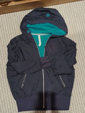 lululemon athletica Women Size 8 Grey Hooded Jacket with Teal Lining